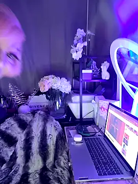 Snapshot of iamlalamilano chatting on 02-18-26, 01:18 iamlalamilano online show from 02-18-26, 01:18