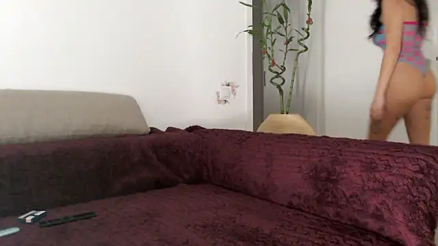Snapshot of ssandraxo chatting on 10-15-25, 08:17 ssandraxo online show from 10-15-25, 08:17