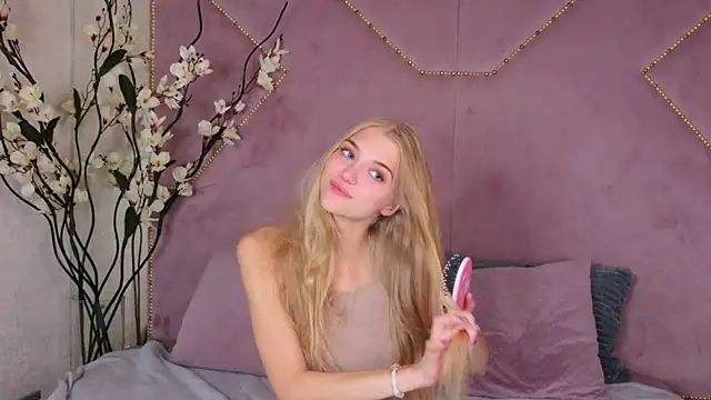 Snapshot of 4example_Chloe chatting on 09-28-25, 10:55 4example Chloe online show from 09-28-25, 10:55