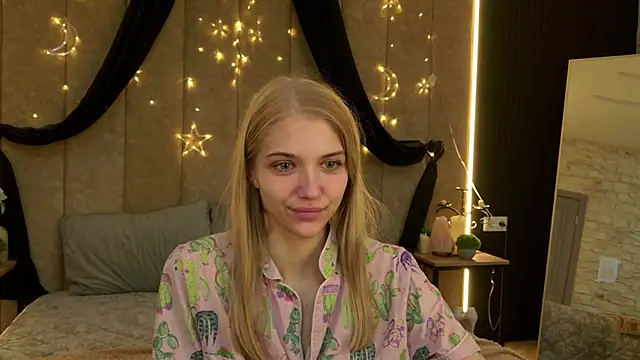 4example Chloe online show from 04-20-26, 05:21