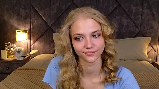 4example Chloe online show from 04-18-26, 05:43