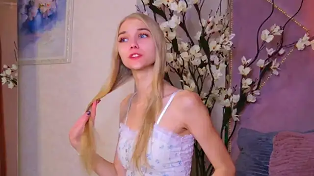 Snapshot of 4example_Chloe chatting on 10-24-25, 10:36 4example Chloe online show from 10-24-25, 10:36