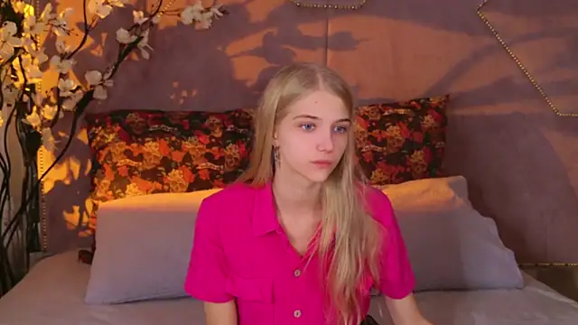 4example Chloe online show from 10-27-25, 12:17