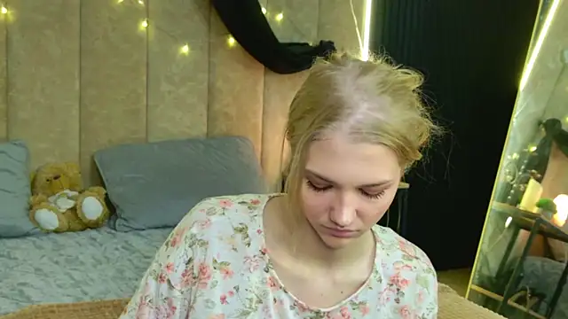 4example Chloe online show from 05-16-26, 05:28