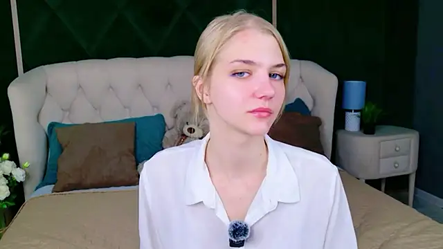 Snapshot of 4example_Chloe chatting on 06-26-26, 05:35 4example Chloe online show from 06-26-26, 05:35