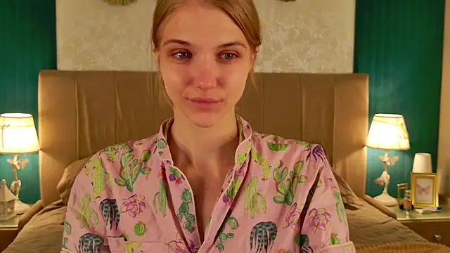 4example Chloe online show from 04-13-26, 05:33