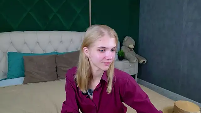 Snapshot of 4example_Chloe chatting on 07-14-26, 05:34 4example Chloe online show from 07-14-26, 05:34