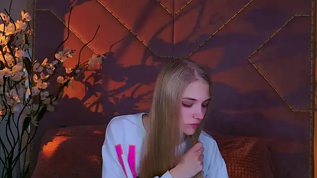 Snapshot of 4example_Chloe chatting on 10-10-25, 10:49 4example Chloe online show from 10-10-25, 10:49