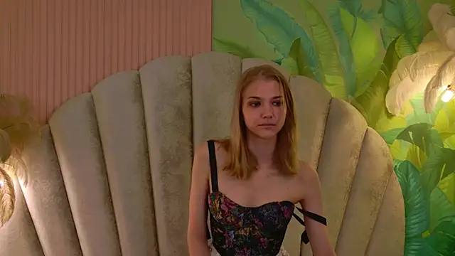 4example Chloe online show from 05-24-26, 05:40