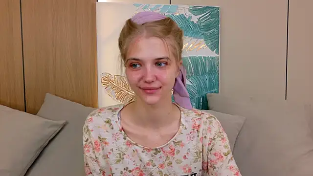 4example Chloe online show from 05-13-26, 05:25