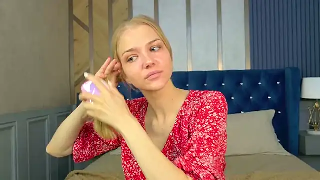 4example Chloe online show from 05-20-26, 05:37
