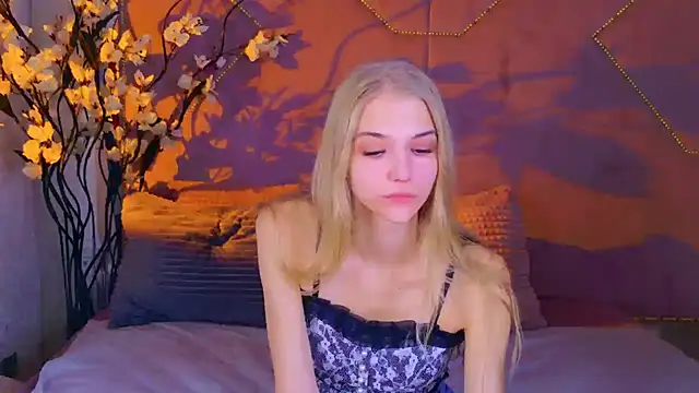 Snapshot of 4example_Chloe chatting on 10-21-25, 10:36 4example Chloe online show from 10-21-25, 10:36