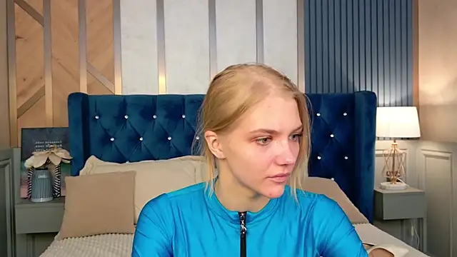 4example Chloe online show from 04-22-26, 05:25