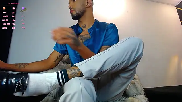 Snapshot of LickMyInk chatting on 10-17-25, 03:43 LickMyInk online show from 10-17-25, 03:43