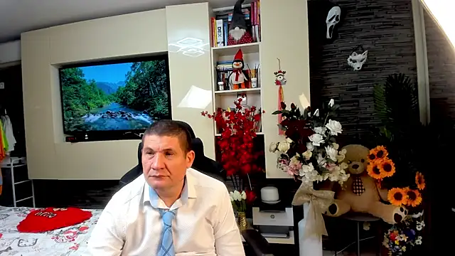 SpartacusDaddy48 online show from 05-19-26, 08:27