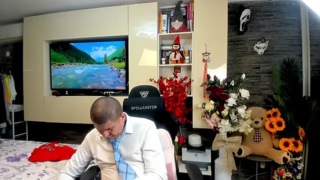 SpartacusDaddy48 online show from 05-08-26, 02:37