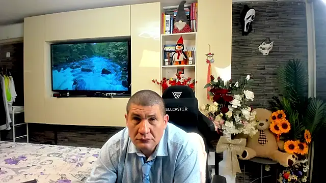 SpartacusDaddy48 online show from 05-08-26, 07:06