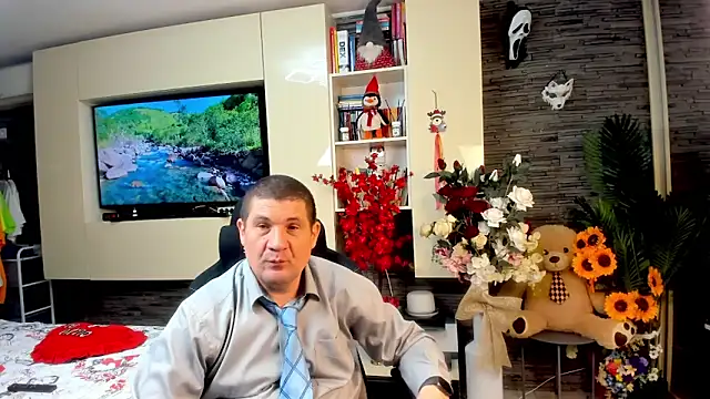 SpartacusDaddy48 online show from 05-19-26, 08:21