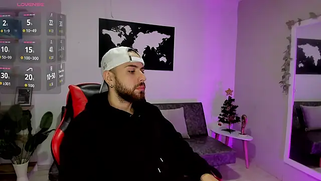 Maximo Wolff online show from 12-20-25, 01:08