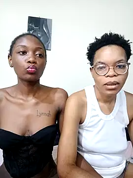Miss-Hennessy online show from 04-19-26, 11:22