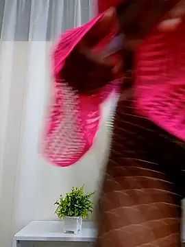 Miss-Hennessy online show from 02-11-26, 07:47