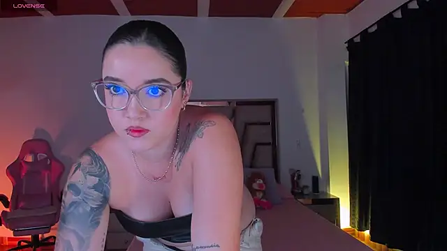 lunaarose online show from 02-12-26, 03:06