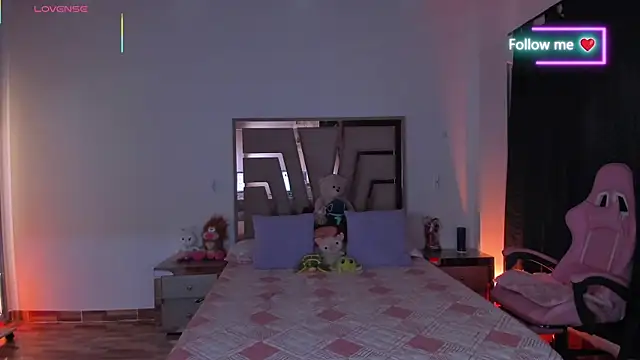 lunaarose online show from 04-30-26, 04:08