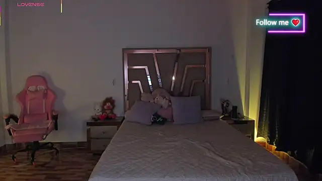 lunaarose online show from 04-09-26, 02:46