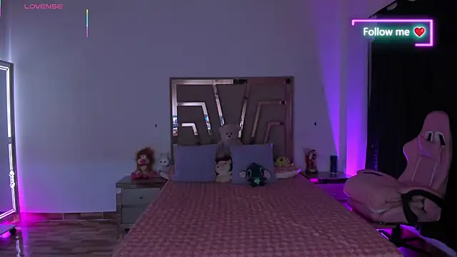 lunaarose online show from 04-15-26, 03:12