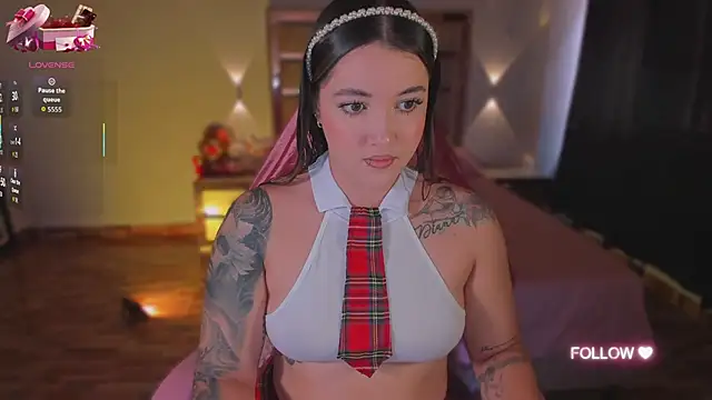 lunaarose online show from 10-29-25, 04:06