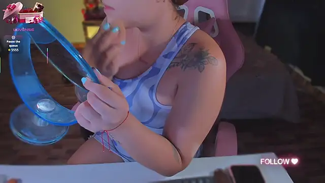 lunaarose online show from 11-03-25, 04:10