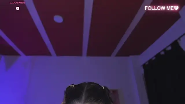 lunaarose online show from 11-26-25, 03:50