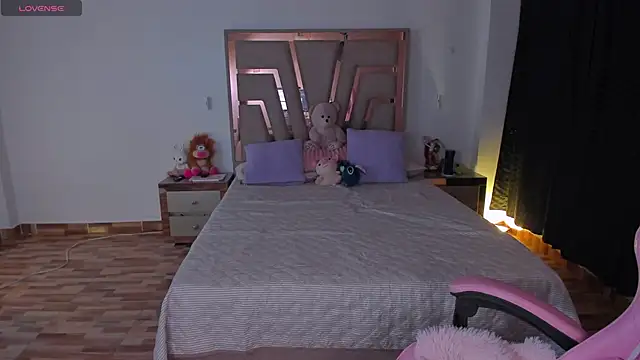 lunaarose online show from 04-07-26, 03:19