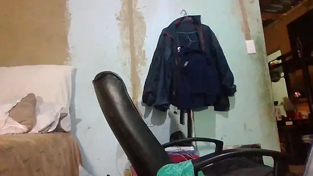 Snapshot of Nicky52 chatting on 03-27-26, 04:21 Nicky52 online show from 03-27-26, 04:21