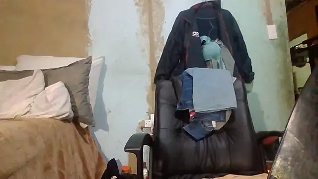 Snapshot of Nicky52 chatting on 04-10-26, 03:13 Nicky52 online show from 04-10-26, 03:13