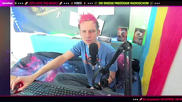 Snapshot of DaveLindau chatting on 02-10-26, 11:09 DaveLindau online show from 02-10-26, 11:09