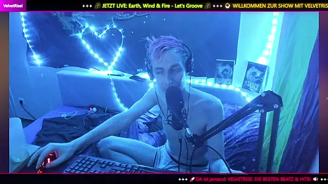 Snapshot of DaveLindau chatting on 02-10-26, 11:15 DaveLindau online show from 02-10-26, 11:15