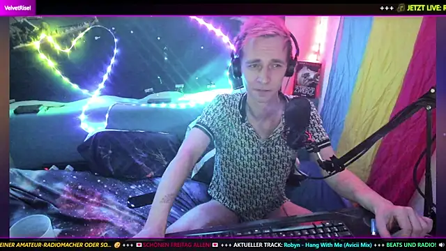 Snapshot of DaveLindau chatting on 02-20-26, 08:00 DaveLindau online show from 02-20-26, 08:00