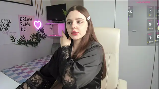 Snapshot of LiaWoow chatting on 10-13-25, 01:45 LiaWoow online show from 10-13-25, 01:45