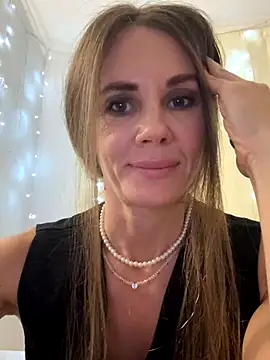 LucieMack online show from 10-02-25, 06:33