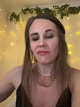 Snapshot of LucieMack chatting on 04-18-26, 07:51 LucieMack online show from 04-18-26, 07:51