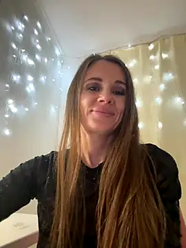 LucieMack online show from 10-13-25, 08:21