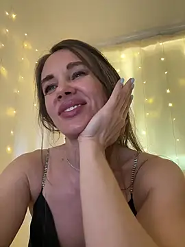 Snapshot of LucieMack chatting on 06-15-26, 12:49 LucieMack online show from 06-15-26, 12:49