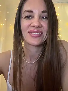 Snapshot of LucieMack chatting on 05-16-26, 10:36 LucieMack online show from 05-16-26, 10:36