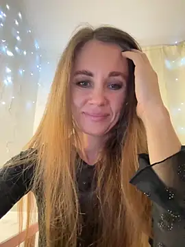 LucieMack online show from 10-15-25, 06:16