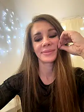 LucieMack online show from 10-29-25, 06:18