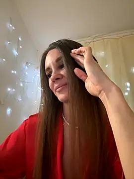 LucieMack online show from 11-30-25, 02:18