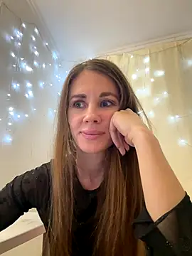 LucieMack online show from 10-20-25, 08:20