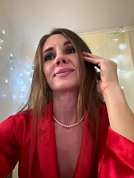 LucieMack online show from 11-17-25, 05:28