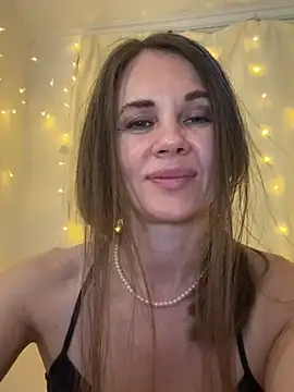 Snapshot of LucieMack chatting on 05-13-26, 10:17 LucieMack online show from 05-13-26, 10:17